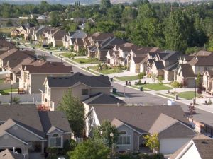 arguing-suburban-identical-houses-133aaa92f6d038d3ff600ae5ad6d3109